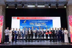 Khoảnh khắc Lễ chuyển giao Ban điều hành Nhiệm kỳ 17 sang 18 của BNI VENUS Chapter.