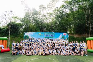 Không khí bùng nổ tại sự kiện Teambuilding và khoảnh khắc cắt bánh kỷ niệm 9 năm thành lập VENUS Group.
