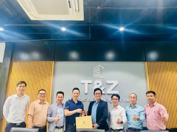 Ban Đối ngoại VENUS làm việc cùng Tổng thầu T&Z và Ban quản lý Greencity Park.